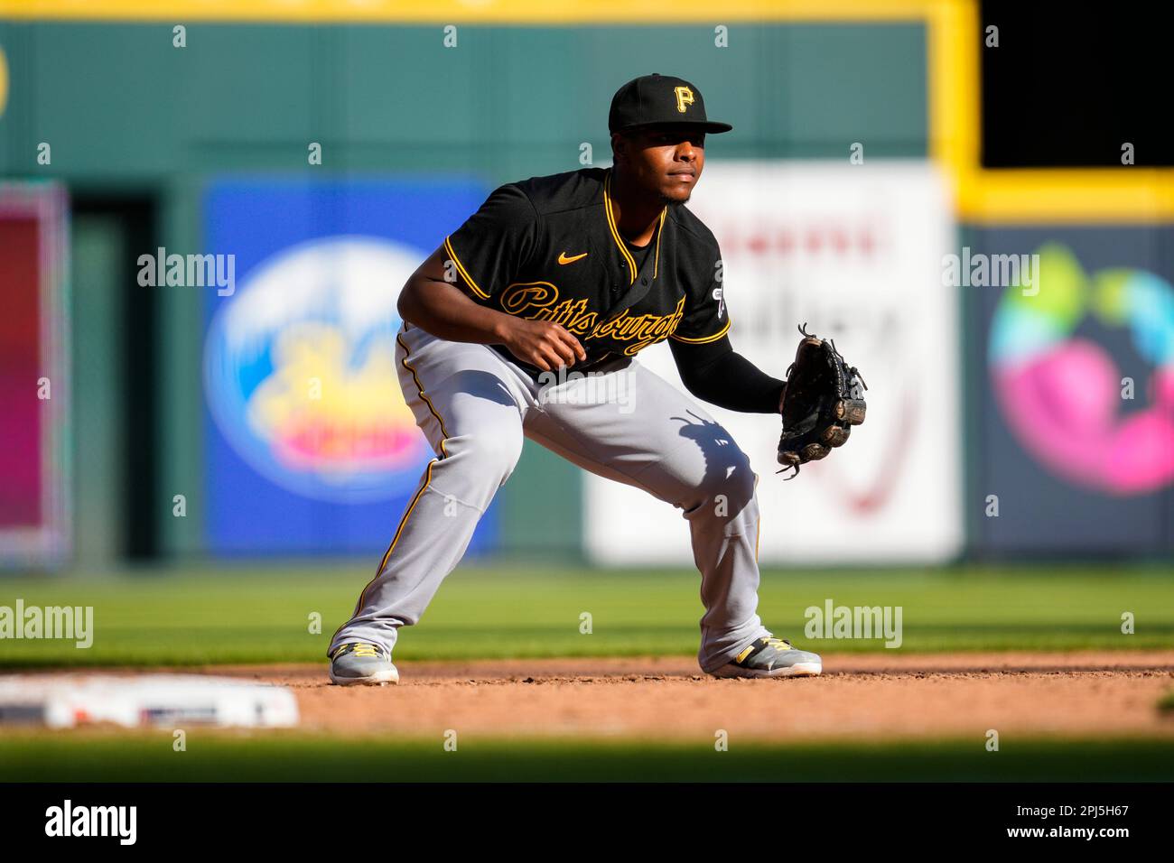 Pittsburgh Pirates third baseman Ke'Bryan Hayes (13) plays against the