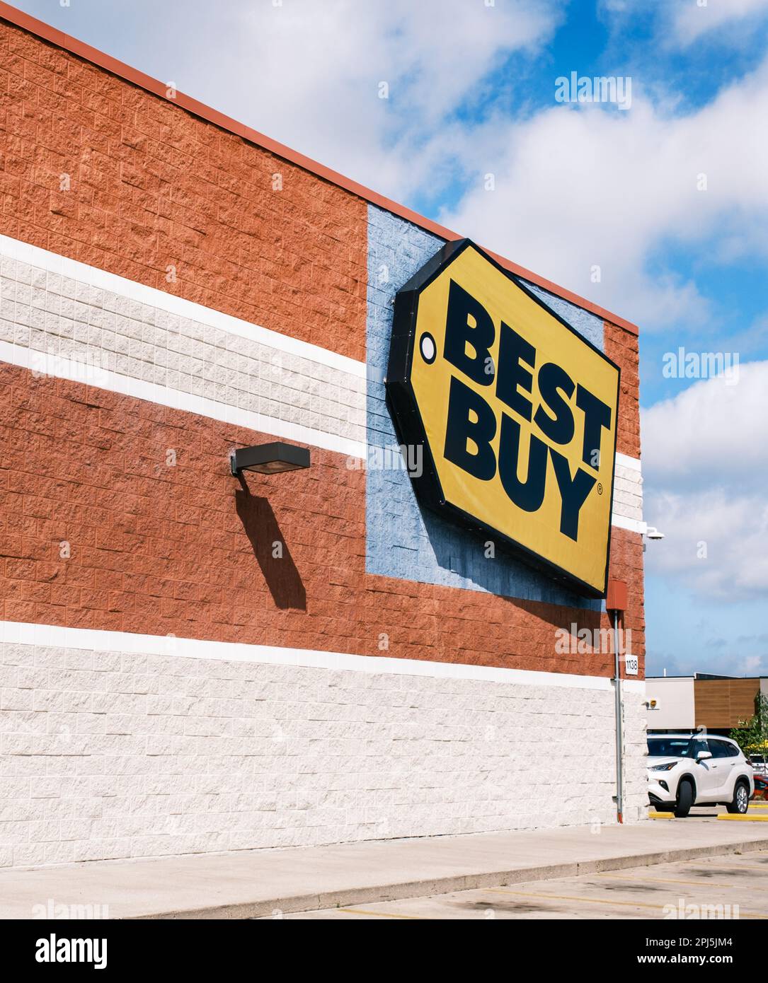 HARAHAN, LA, USA - MARCH 23, 2023: Side wall and sign for Best Buy store at the Elmwood Shopping Center Stock Photo