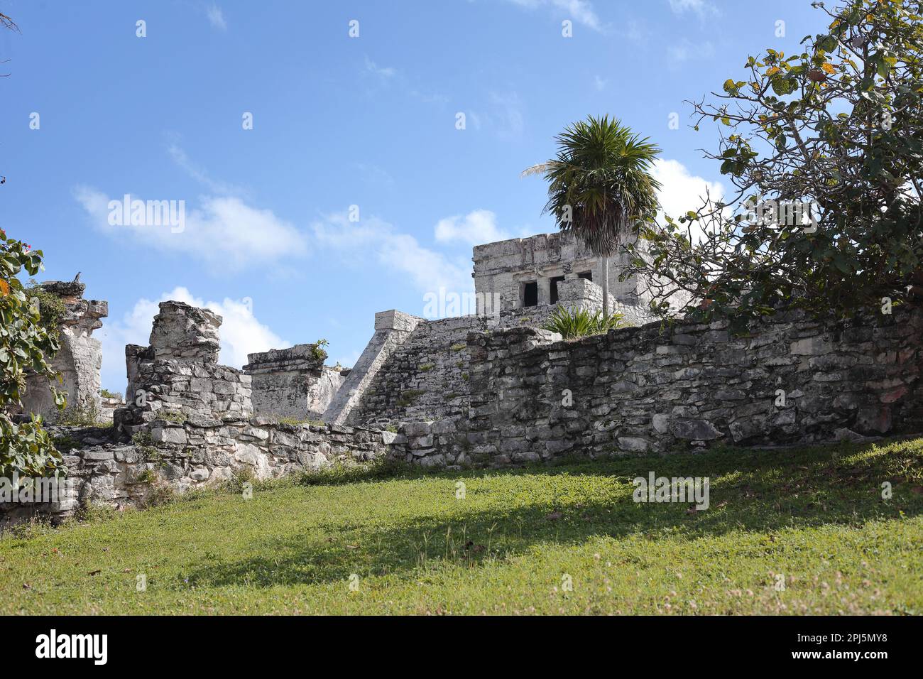 El Castillo (castle) presumed to be a temple but was in fact operating as a lighthouse, Tulum, Mexico Stock Photo