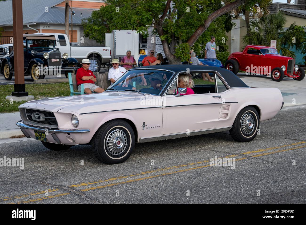 Street mustang hires stock photography and images Alamy