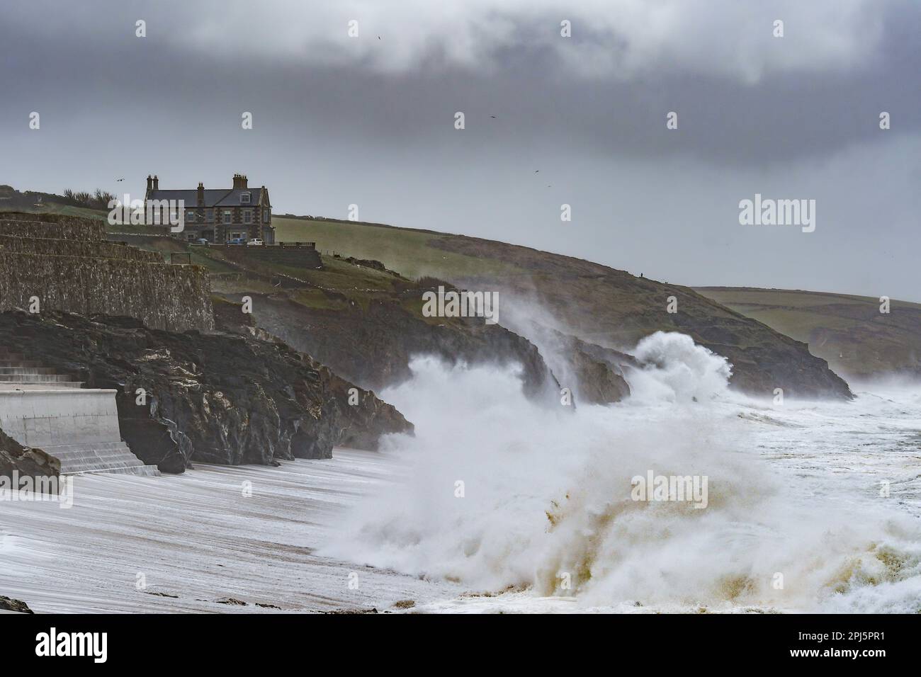 Porthleven, Cornwall, UK. 31st March 2023. UK Weather.  Storm Mathis batters the coast of Cornwall at Porthleven today.  Credit Simon Maycock / Alamy Live News. Stock Photo