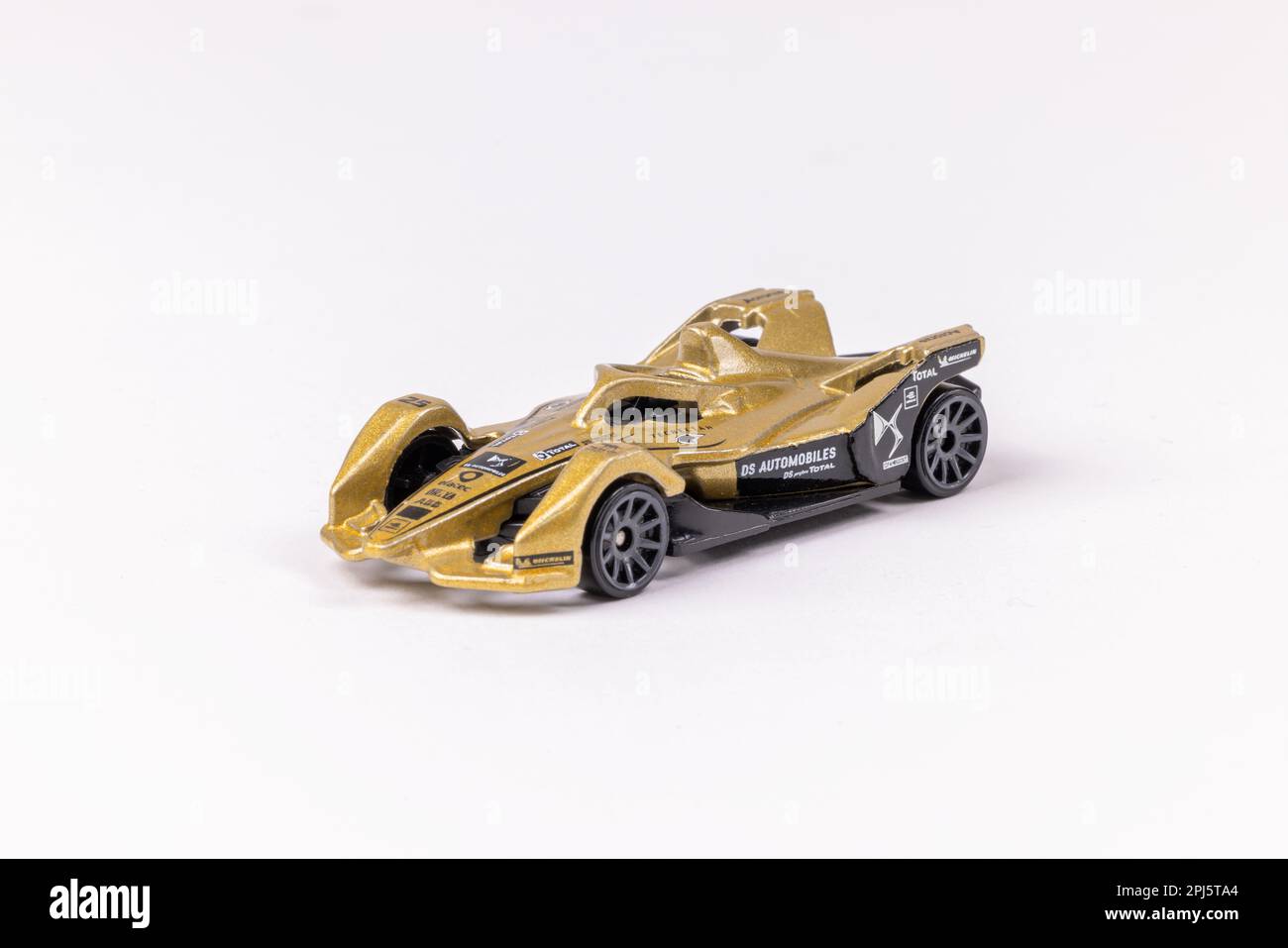 Hot Wheels Formula E Gen 2 Car - Gold 26/250 Green Speed Series 1/5 Scale Diecast Model