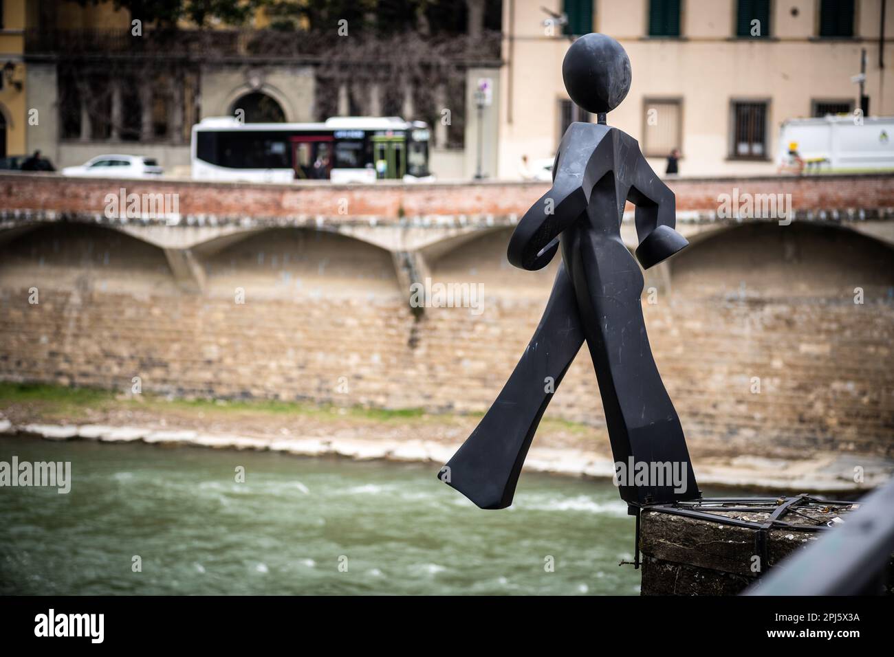 The Common Man statue by French artist Jean Marie Clet Abraham. on Ponte alle Garzie over the River Arno, Florence Stock Photo