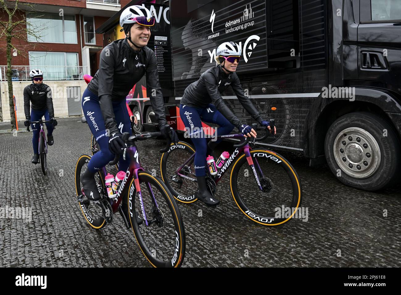 Oudenaarde, Belgium. 31st Mar, 2023. Dutch Demi Vollering of SD Worx and  Swiss Marlen Reusser of SD Worx pictured during preparations of several  teams on the track ahead of the Ronde van