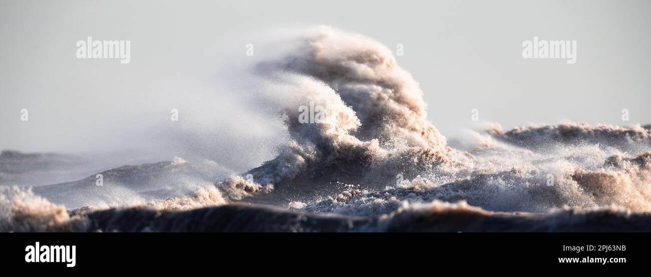 Strong winds on Lake Erie, whip large waves and swells Stock Photo - Alamy