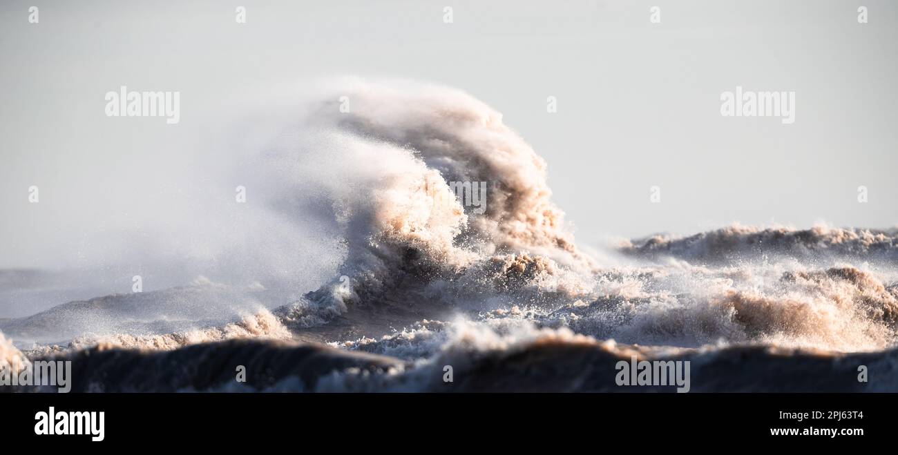 Strong winds on Lake Erie, whip large waves and swells Stock Photo - Alamy