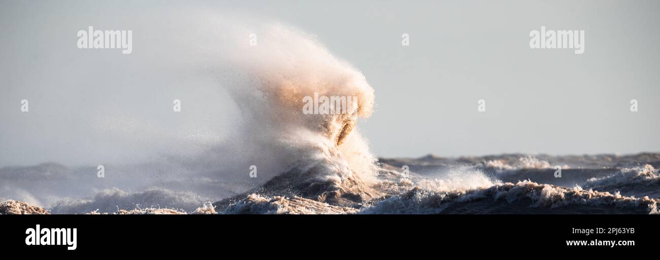 Strong winds on Lake Erie, whip large waves and swells Stock Photo - Alamy