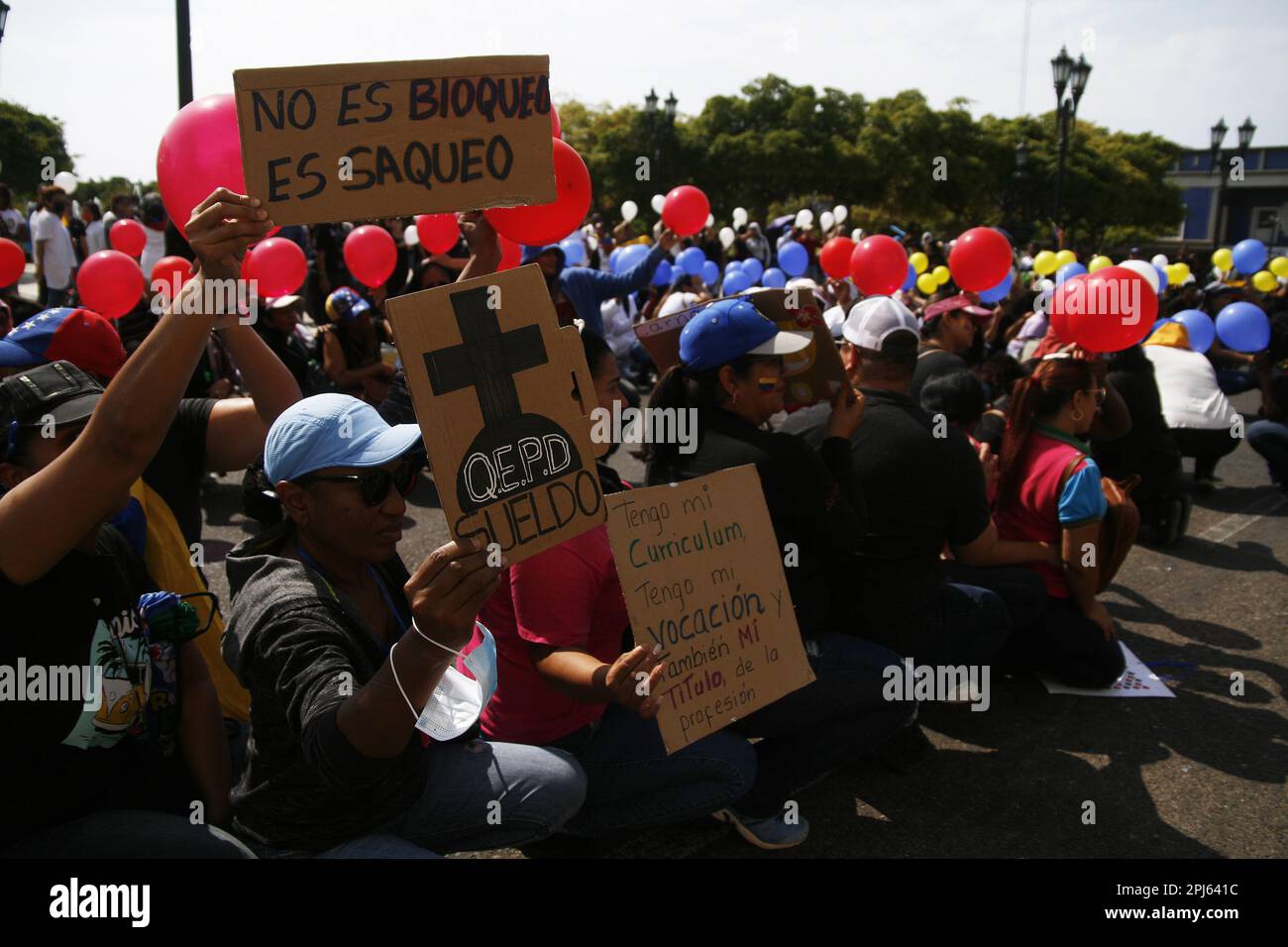 Maracaibo, Venezuela. 30th Mar, 2023. Teachers, pensioners, the health sector and retirees march in protest to the State Governor's Office demanding better wages in Maracaibo, Venezuela, on March 30, 2023.More than 8 regional Unions participated in the demonstration, called “Worker's Via Crucis” as a prelude to the Easter holiday. (Photo by Humberto Matheus/Sipa USA) Credit: Sipa USA/Alamy Live News Stock Photo