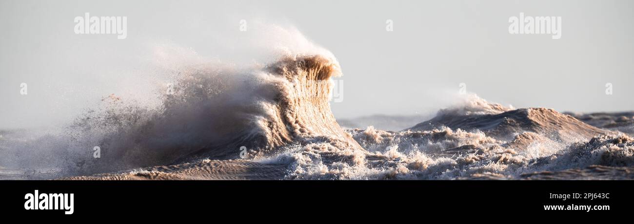 Strong winds on Lake Erie, whip large waves and swells Stock Photo - Alamy