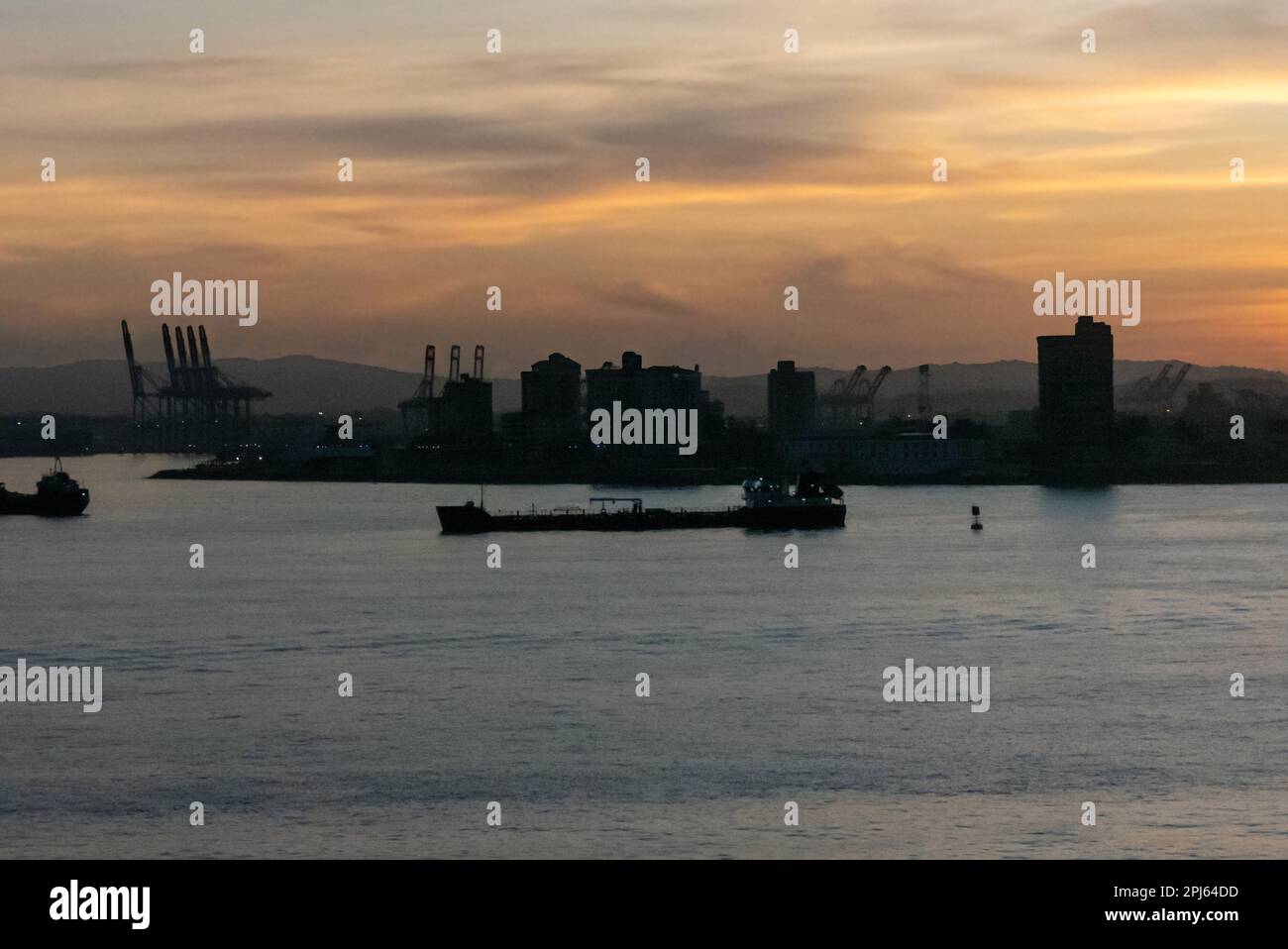 Panama colon canal hi-res stock photography and images - Alamy