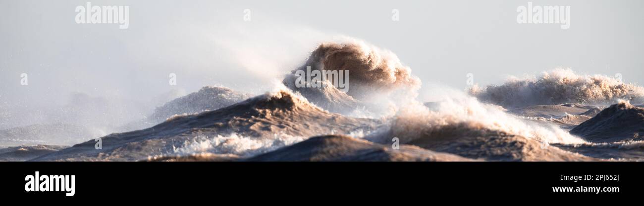 Strong winds on Lake Erie, whip large waves and swells Stock Photo - Alamy