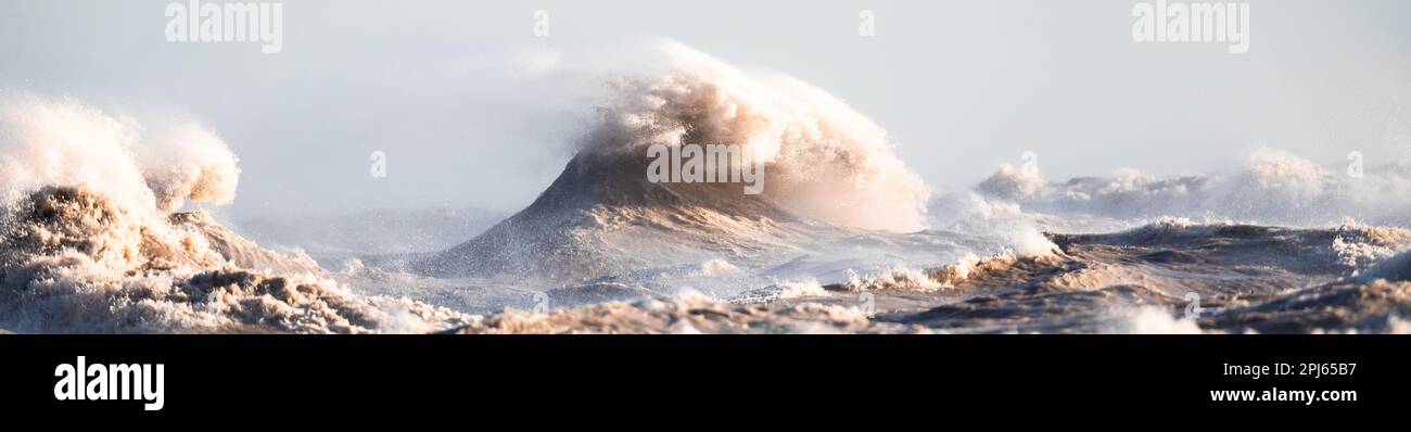 Strong winds on Lake Erie, whip large waves and swells Stock Photo - Alamy