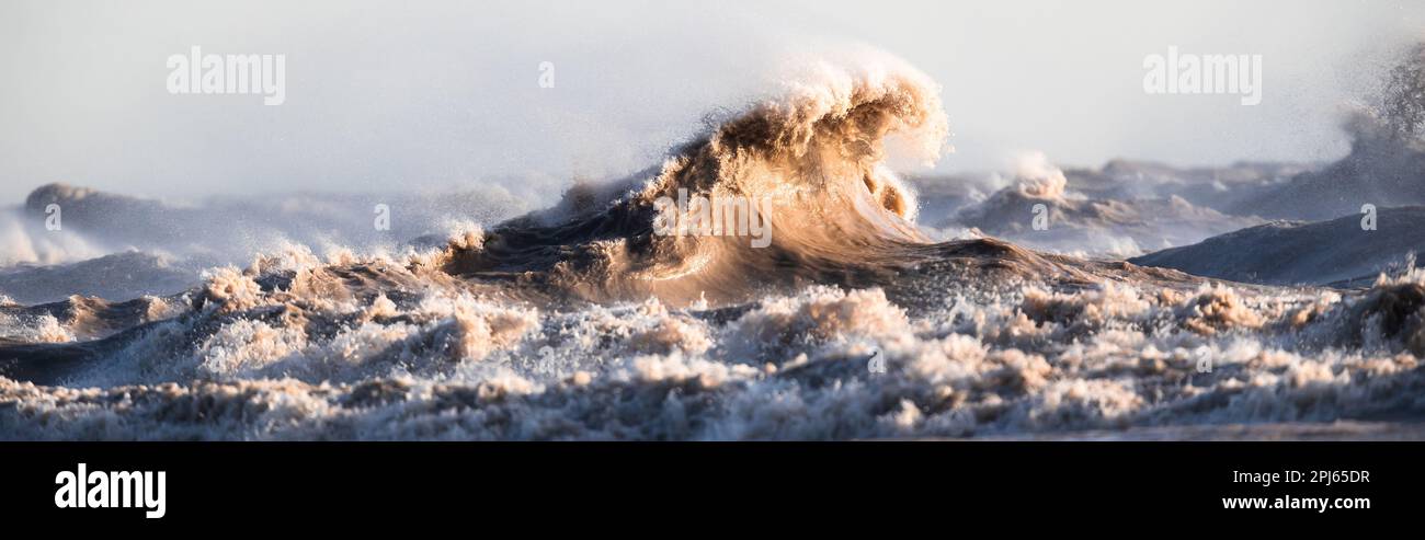 Strong winds on Lake Erie, whip large waves and swells Stock Photo - Alamy