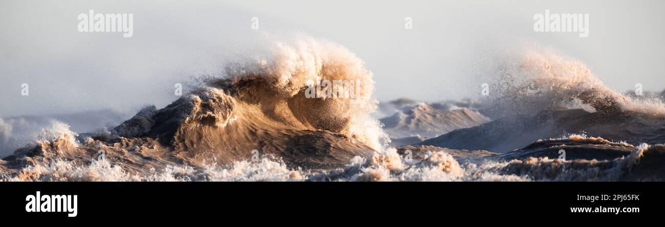 Strong winds on Lake Erie, whip large waves and swells Stock Photo - Alamy