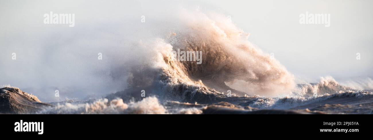 Strong winds on Lake Erie, whip large waves and swells Stock Photo - Alamy