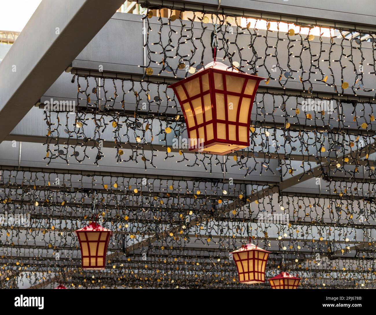 Traditional Chinese red paper lanterns Stock Photo Alamy