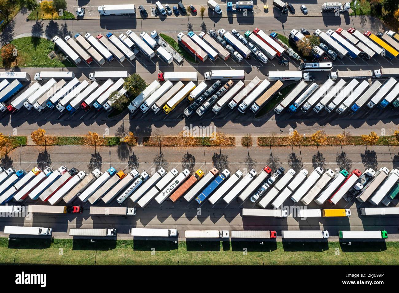 Overcrowded lorry parking spaces at the Gruibingen service area on the A8 motorway, rest time driver, Gruibingen, Baden-Wuerttemberg, Germany Stock Photo