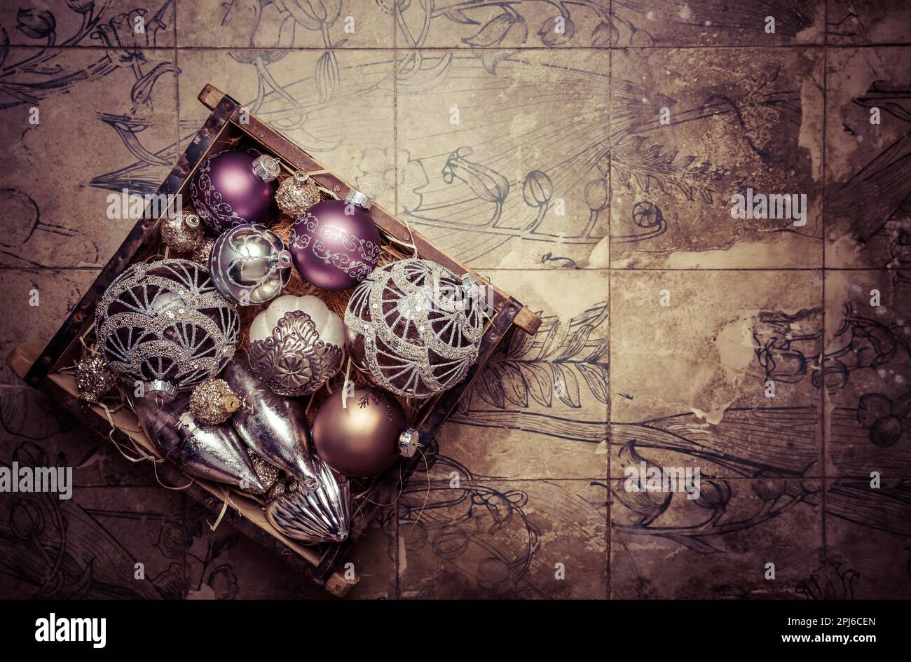 Vintage christmas ornaments hi-res stock photography and images - Alamy