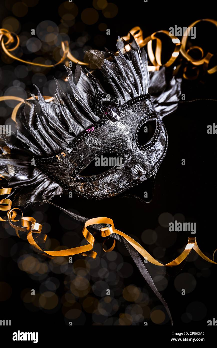 Black frame mask hi-res stock photography and images - Alamy