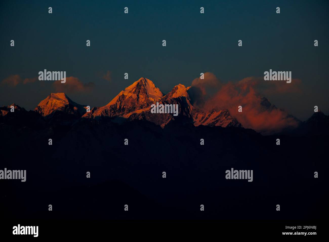 Himalaya panorama langtang himal hi-res stock photography and images ...