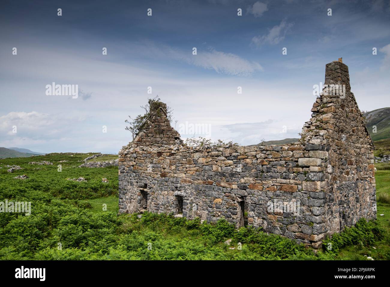 ruins-of-a-croft-house-on-the-isle-of-skye-in-scotland-stock-photo-alamy