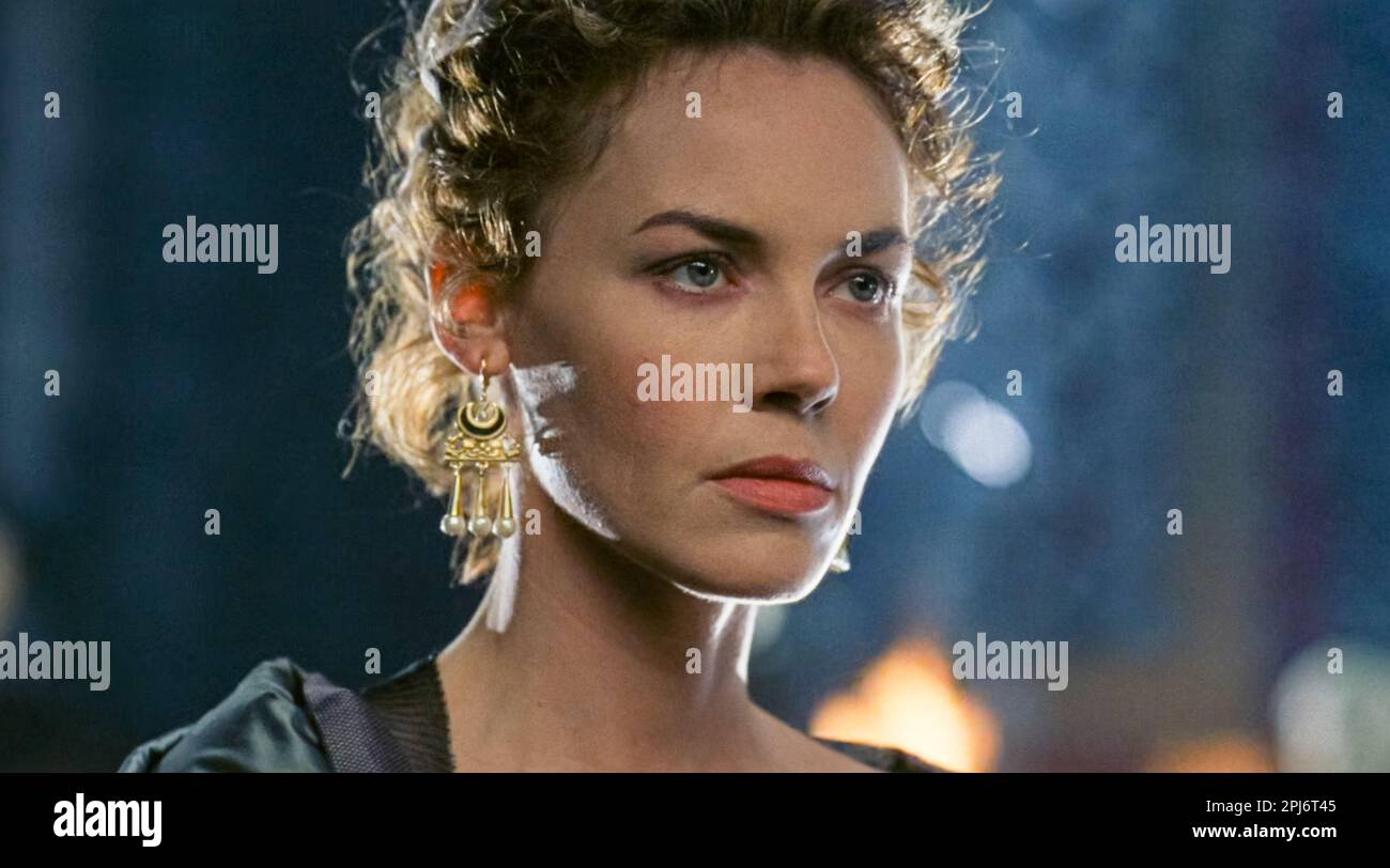 USA. Connie Nielsen in a scene from the (C)DreamWorks movie: Gladiator  (2000). Plot: A former Roman General sets out to exact vengeance against  the corrupt emperor who murdered his family and sent