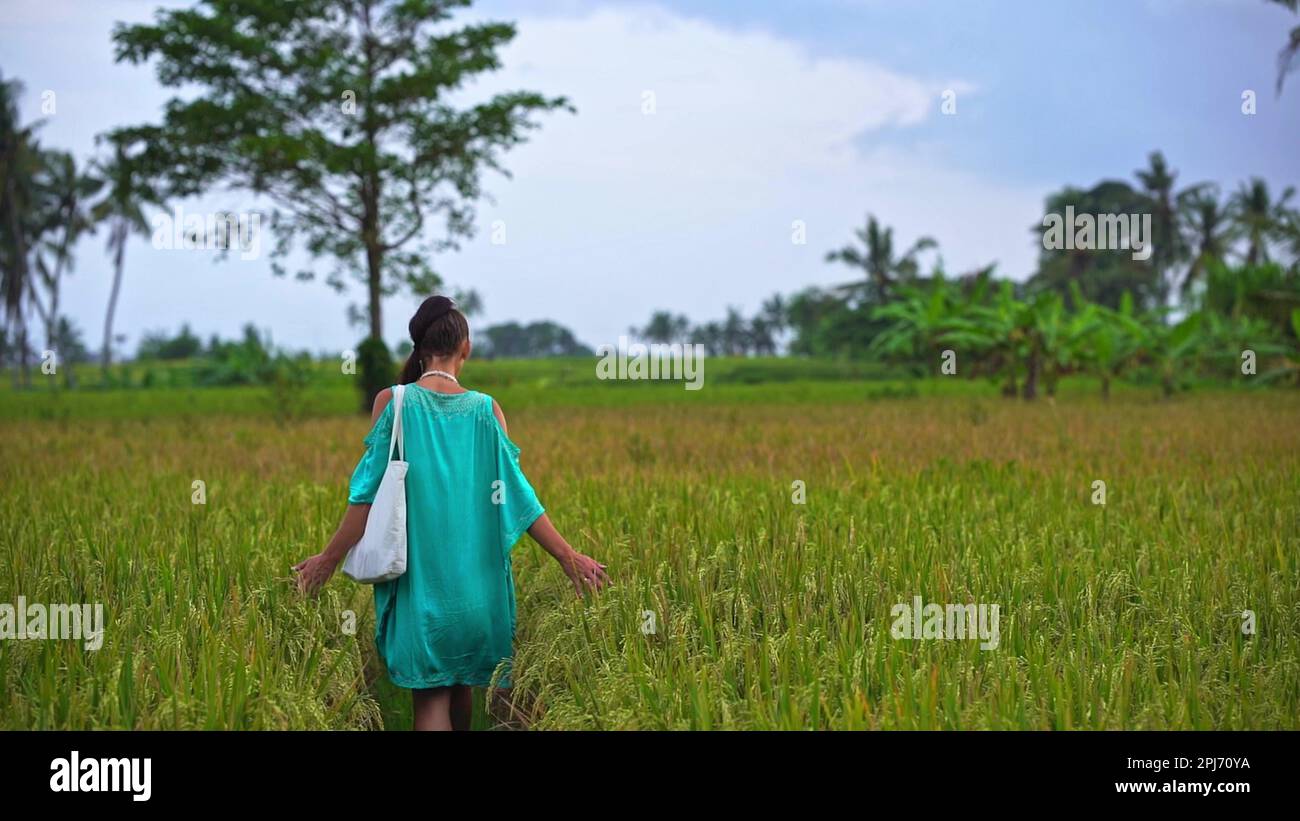 Asian woman traveler walks hi-res stock photography and images - Alamy