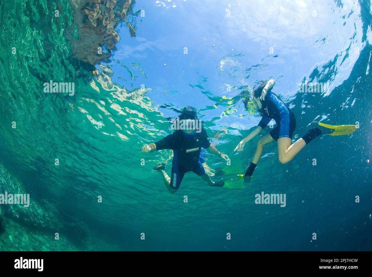 Subacquei praticano lo snorkeling. Parco dell'Asinara, Porto Torres, SS, Sardegna, Italy Stock Photo