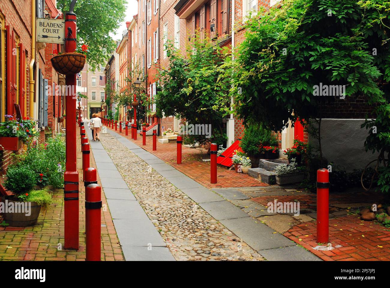 Philadelphia's Elfreths Alley, the oldest Residential Street in America