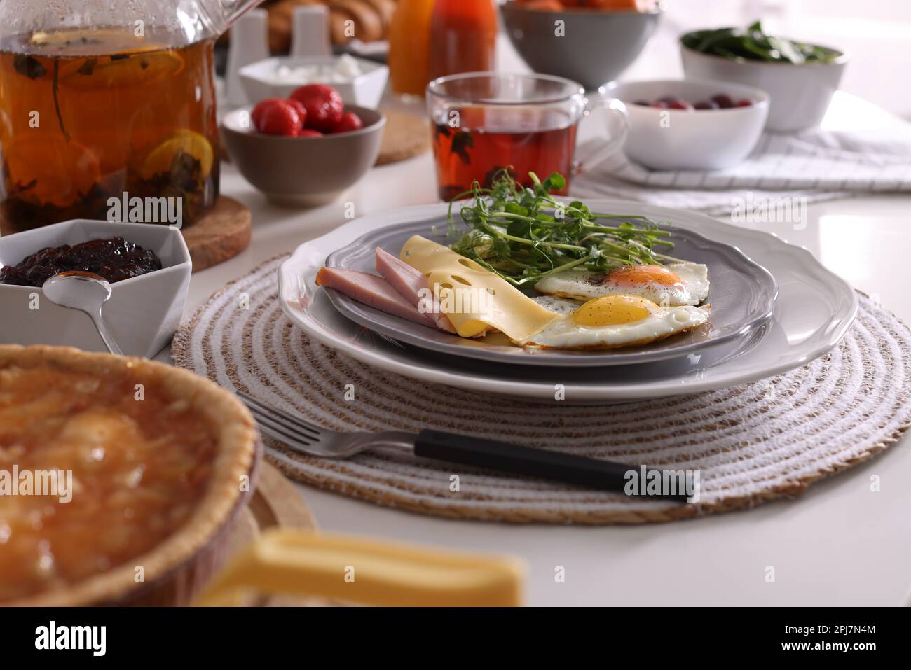 https://c8.alamy.com/comp/2PJ7N4M/fried-eggs-with-sausage-and-cheese-served-on-buffet-table-for-brunch-2PJ7N4M.jpg