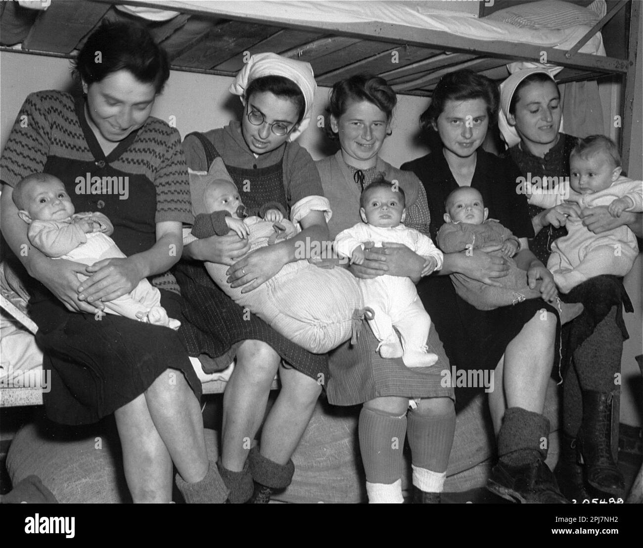Five Of The Seven Schwangerenkommando Women And Their Infants After five-of-the-seven-schwangerenkommando-women-and-their-infants-after