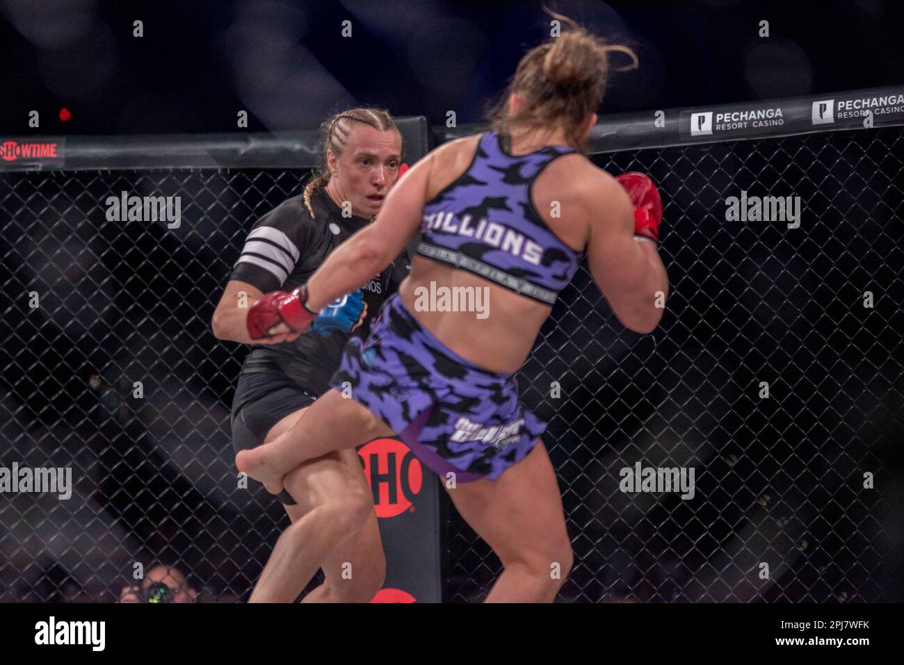 Temecula, Ca, California, USA. 31st Mar, 2023. TEMECULA, CALIFORNIA - MARCH 31: (R-L) Pam Sorenson kicks Sarah Collins in their Featherweight fight during the Bellator 293 event at Pechanga Resort and Casino on March 31st, 2023 in Temecula, California, United States. (Credit Image: © Matt Davies/PX Imagens via ZUMA Press Wire) EDITORIAL USAGE ONLY! Not for Commercial USAGE! Credit: ZUMA Press, Inc./Alamy Live News Stock Photo