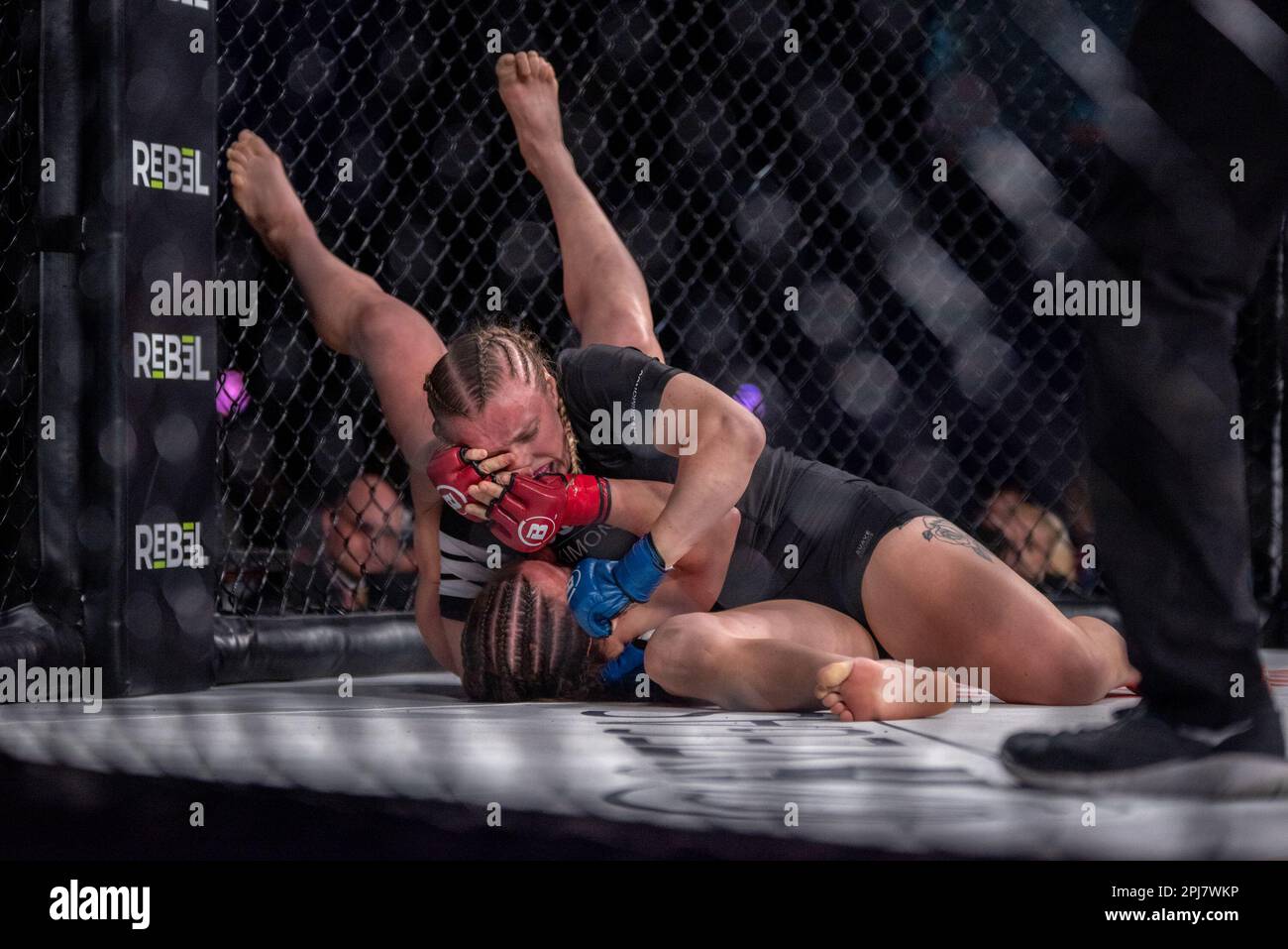 Temecula, Ca, California, USA. 31st Mar, 2023. TEMECULA, CALIFORNIA - MARCH 31: (ON TOP) Sarah Collins controls Pam Sorenson in their Featherweight fight during the Bellator 293 event at Pechanga Resort and Casino on March 31st, 2023 in Temecula, California, United States. (Credit Image: © Matt Davies/PX Imagens via ZUMA Press Wire) EDITORIAL USAGE ONLY! Not for Commercial USAGE! Credit: ZUMA Press, Inc./Alamy Live News Stock Photo