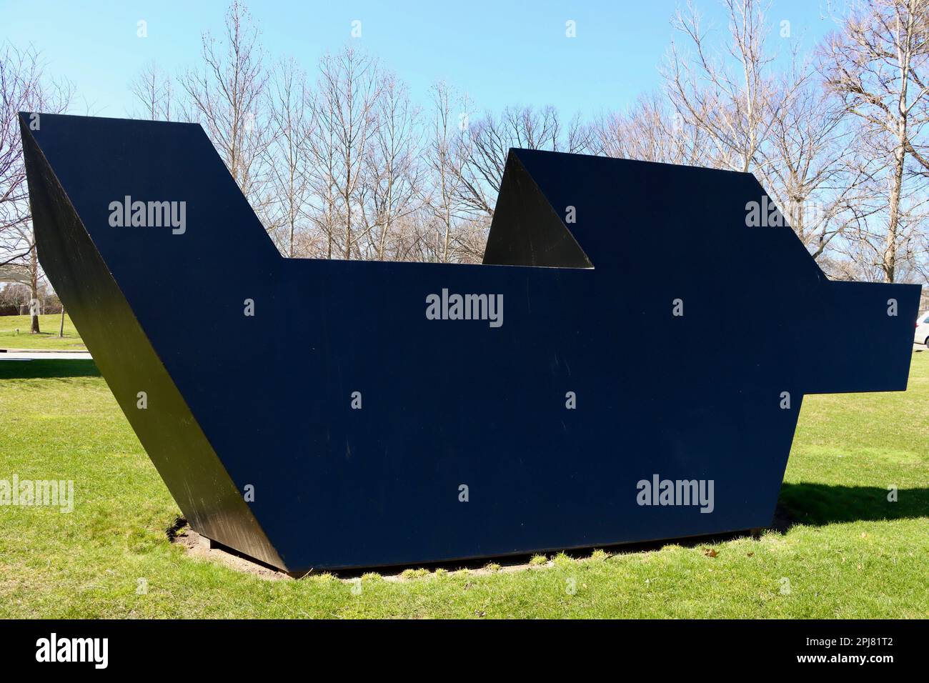 'Source', 1967 painted steel sculpture by Tony Smith (American, 1912-1980), outside Cleveland Museum of Art in Cleveland, Ohio. Stock Photo