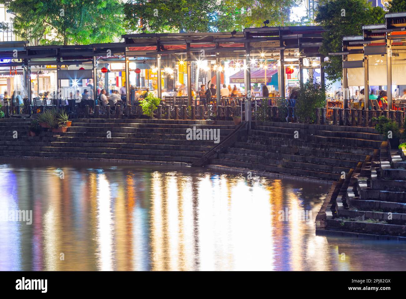 A night view of the Boat Quay on the Singapore River in Singapore. The busy  and popular tourist spot contains a thriving strip of waterfront bars and  Stock Photo - Alamy