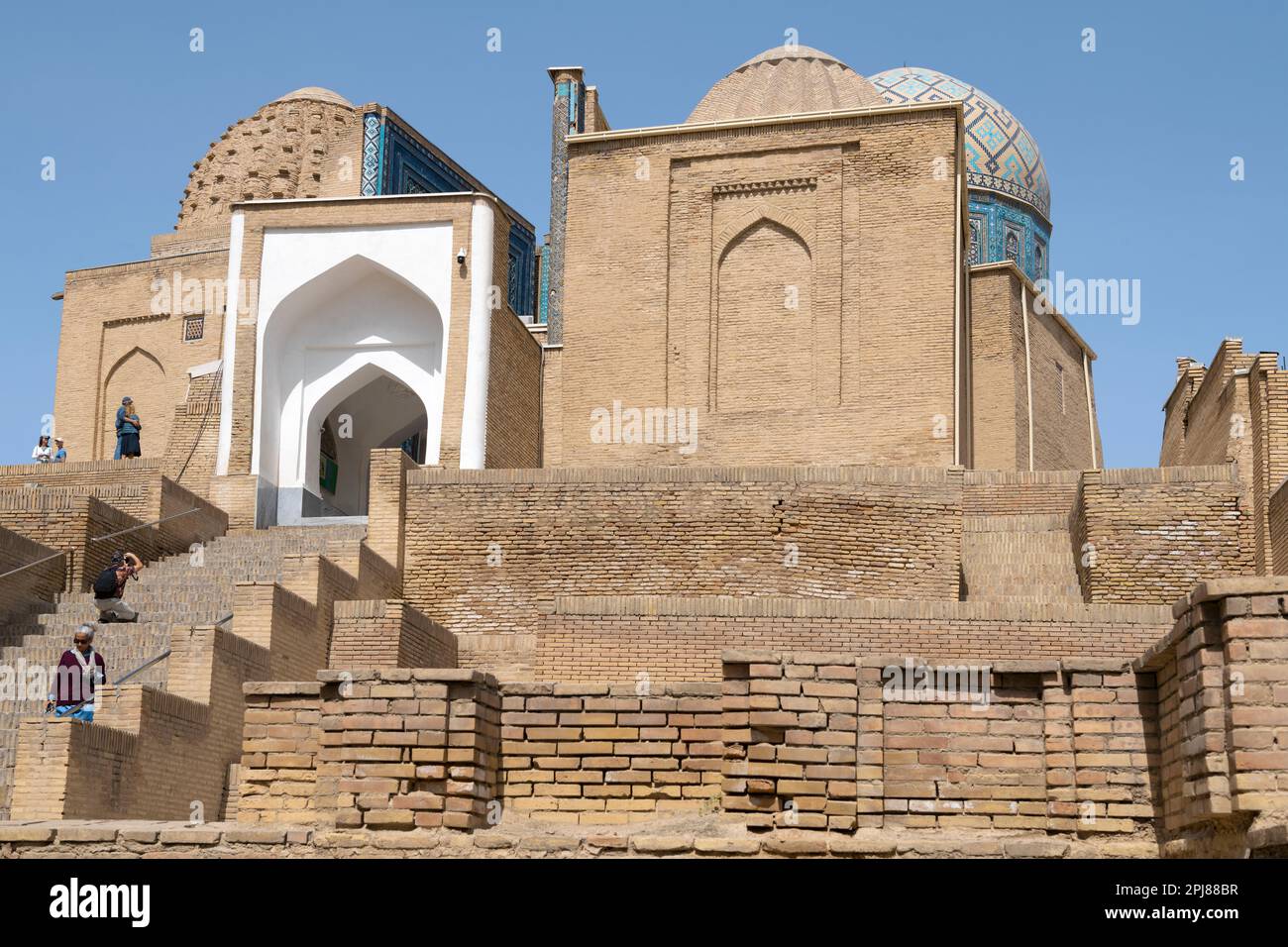 SAMARKAND, UZBEKISTAN - SEPTEMBER 12, 2022: View of the medieval mausoleums of the Shahi-Zinda necropolis on a sunny day Stock Photo