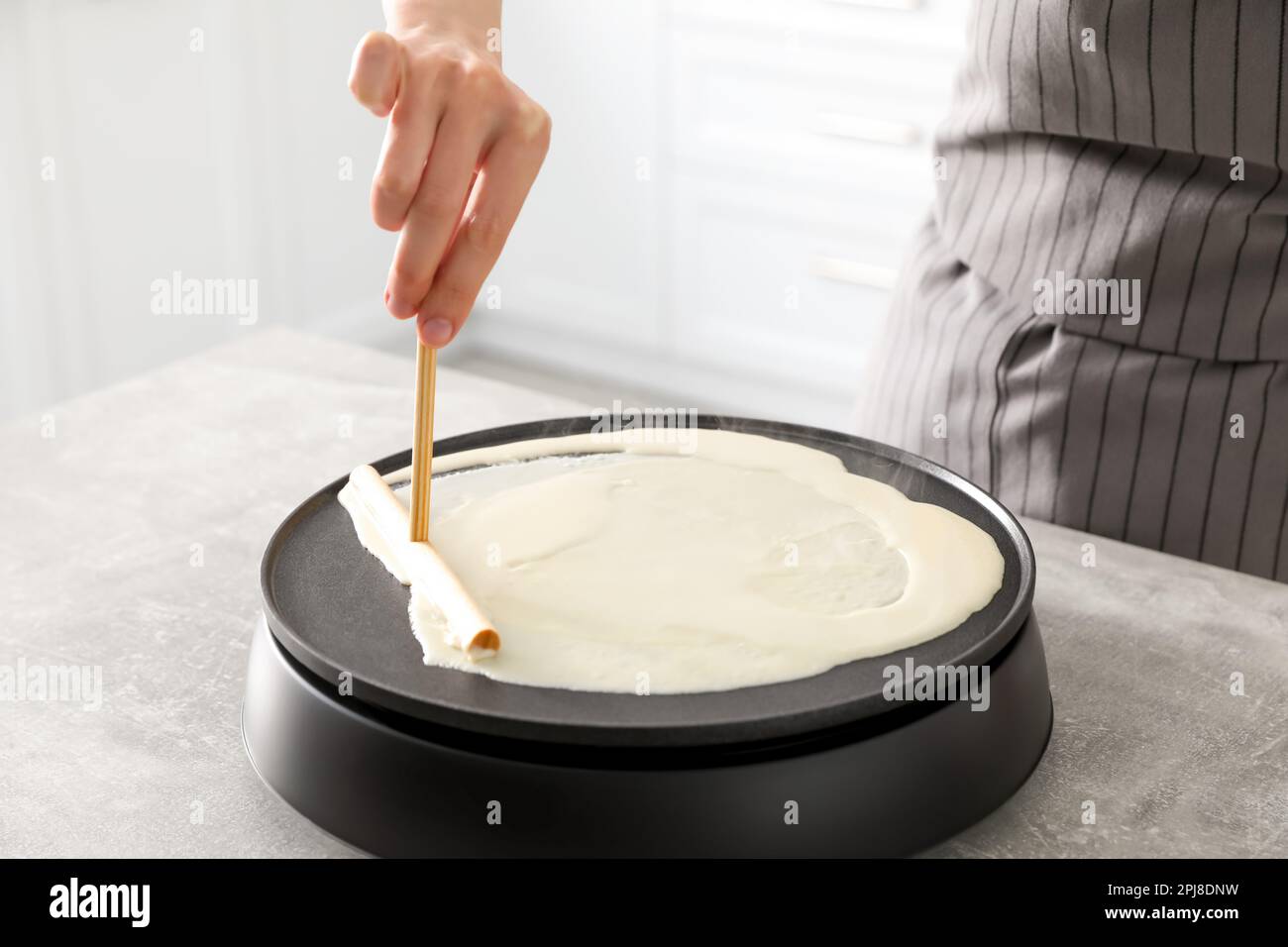 Pancake machine hi-res stock photography and images - Alamy