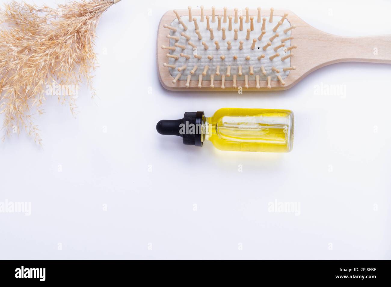 Oil for hair growth. Therapeutic oil to activate hair growth. Comb on