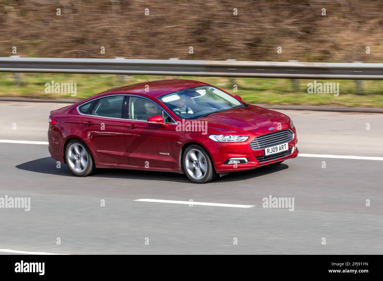 Red ford mondeo hi-res stock photography and images - Alamy