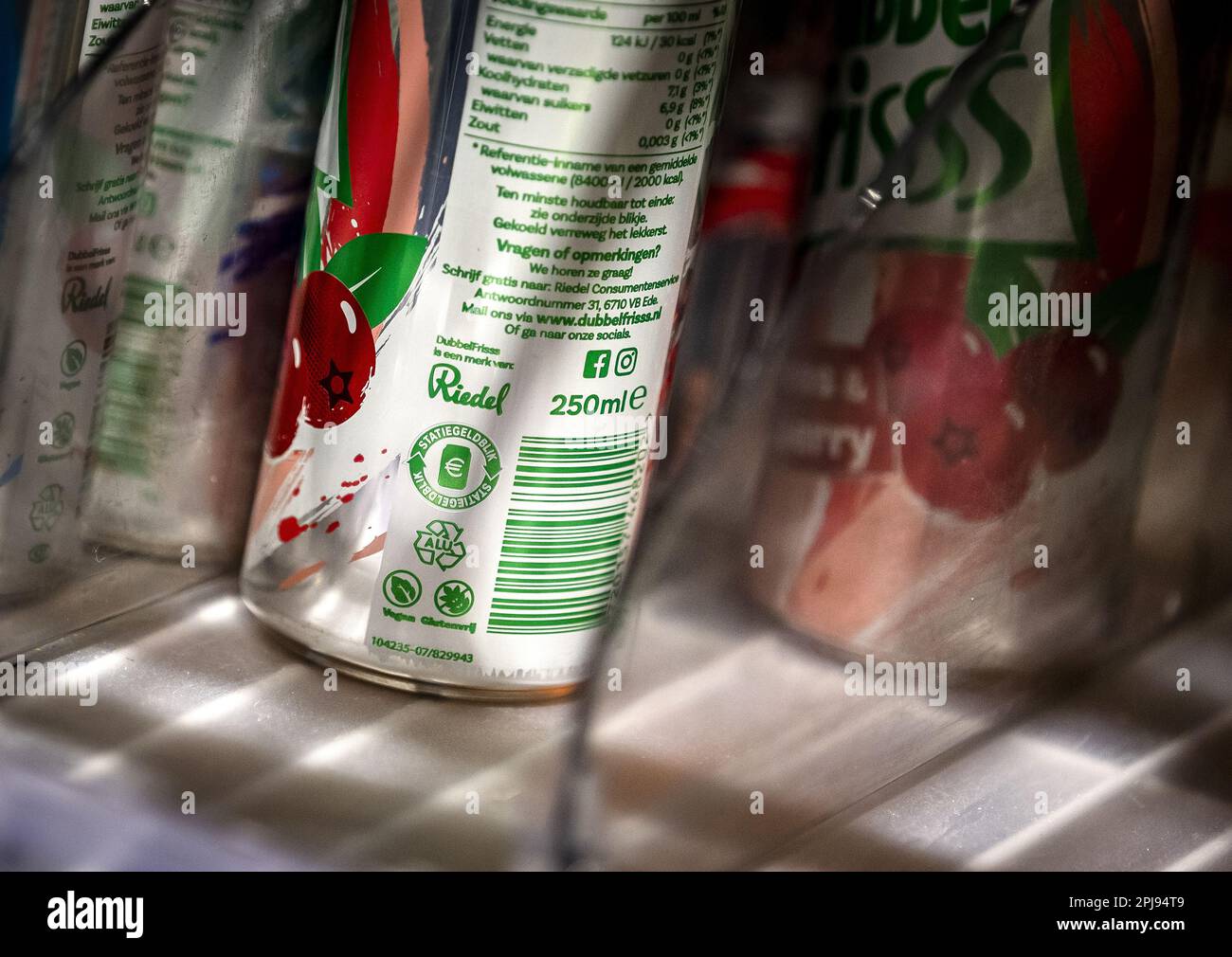 HAARLEM - A can with a deposit in a supermarket. In addition to small plastic bottles, there will also be a € 0.15 deposit on cans of drinks, such as soft drinks, beer and energy drinks. Cans with a deposit will soon be recognizable by the deposit logo and can be handed in at more than 27,000 collection points, such as supermarkets, petrol stations along the highway and sports clubs. ANP REMKO DE WAAL netherlands out - belgium out Credit: ANP/Alamy Live News Stock Photo