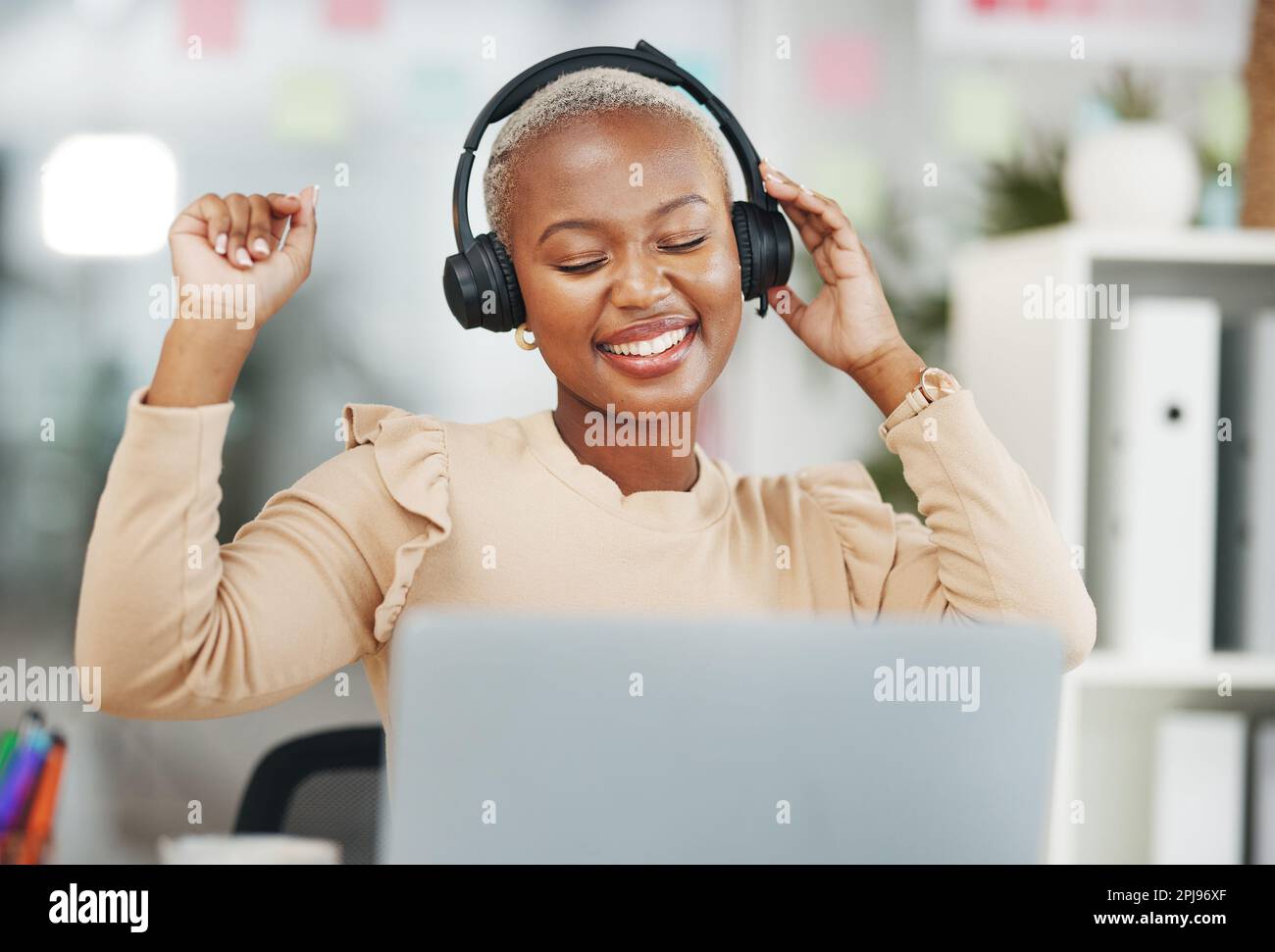 Dance, happy and black woman with music in office, radio break and  listening to audio. Smile, enjoying and dancing African employee with  headphones Stock Photo - Alamy