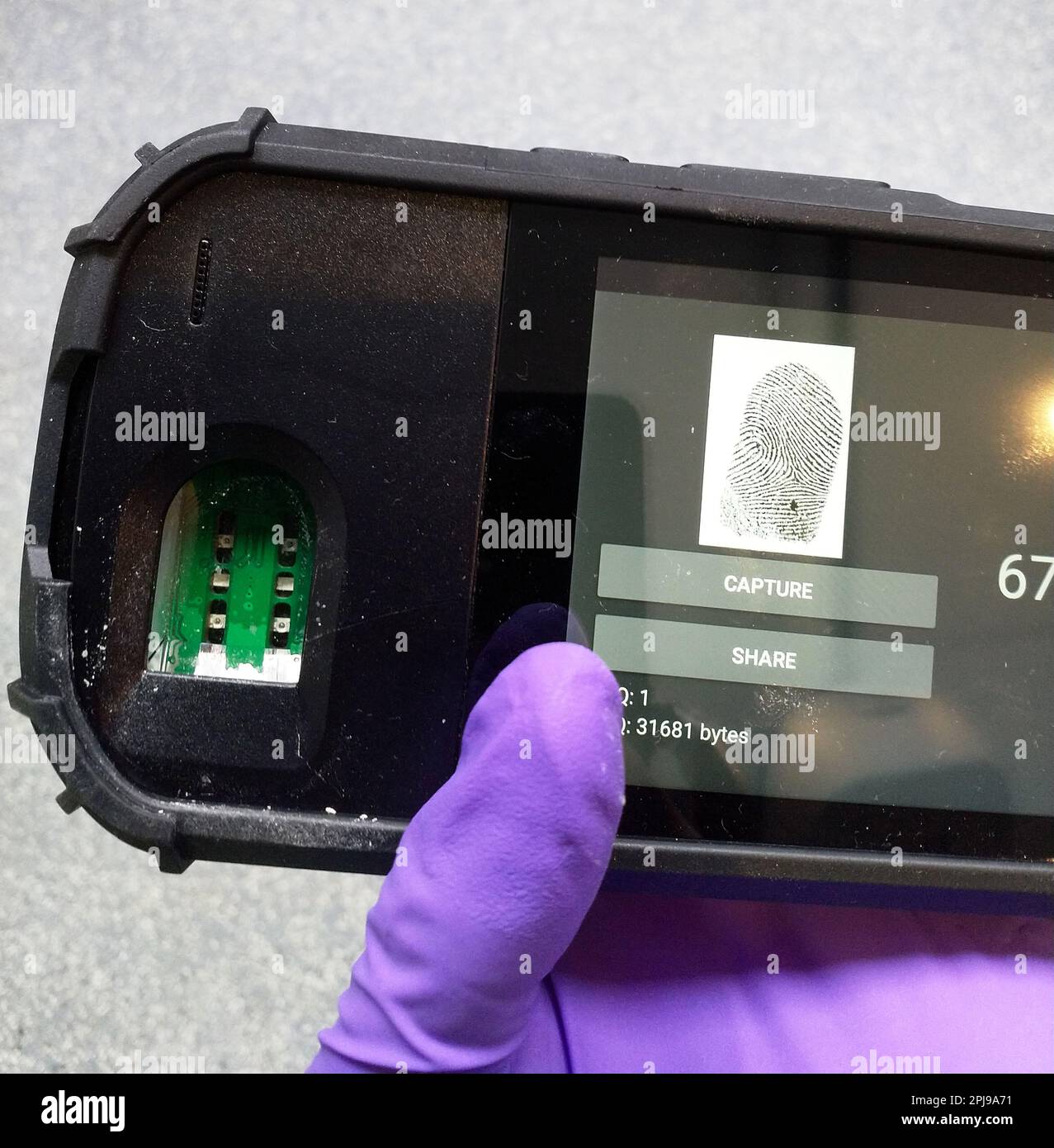 Device for fingerprint recognition and identification of dead bodies