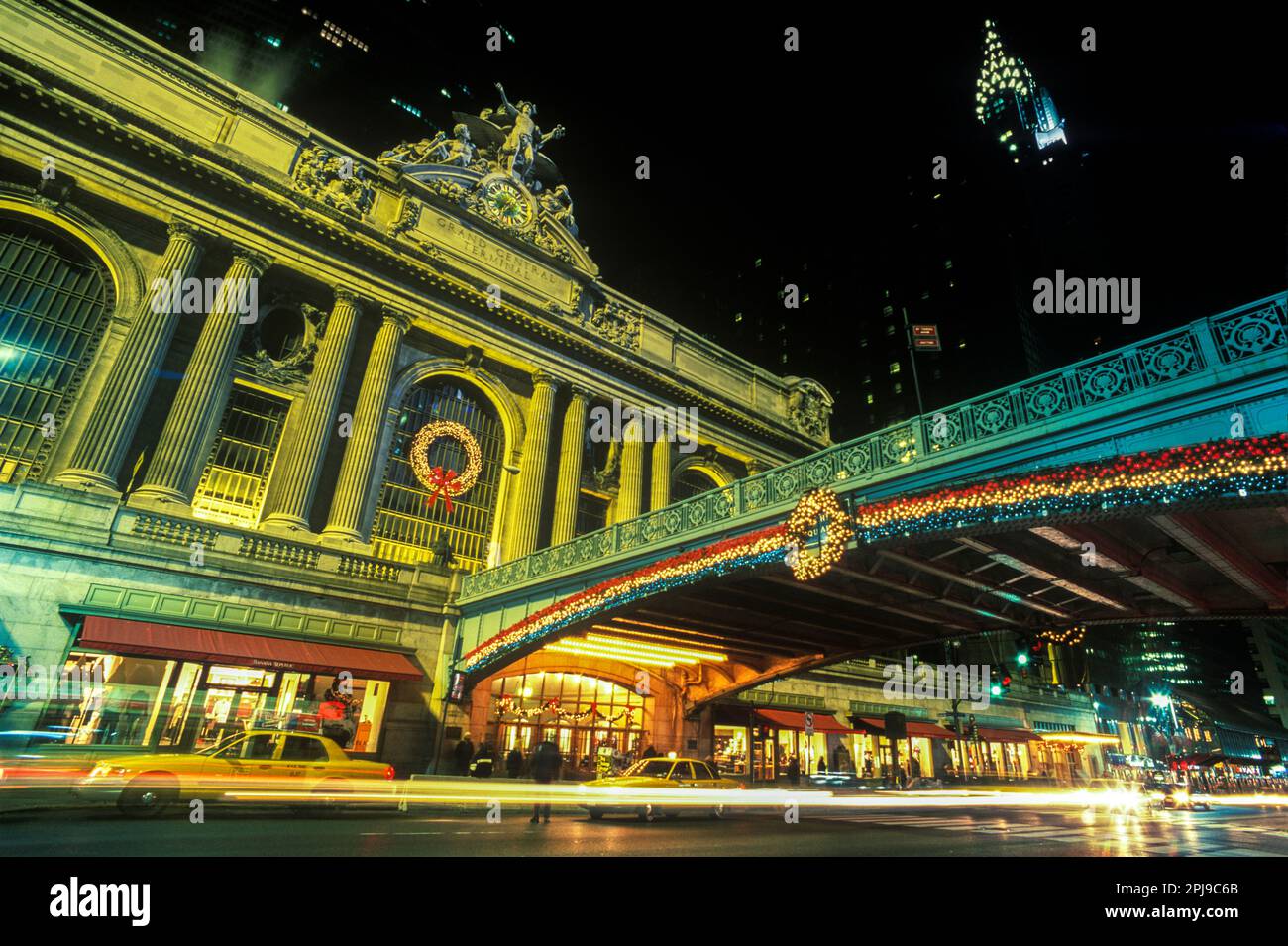 CHRISTMAS LIGHTS PERSHING BRIDGE GRAND CENTRAL TERMINAL (©WARREN