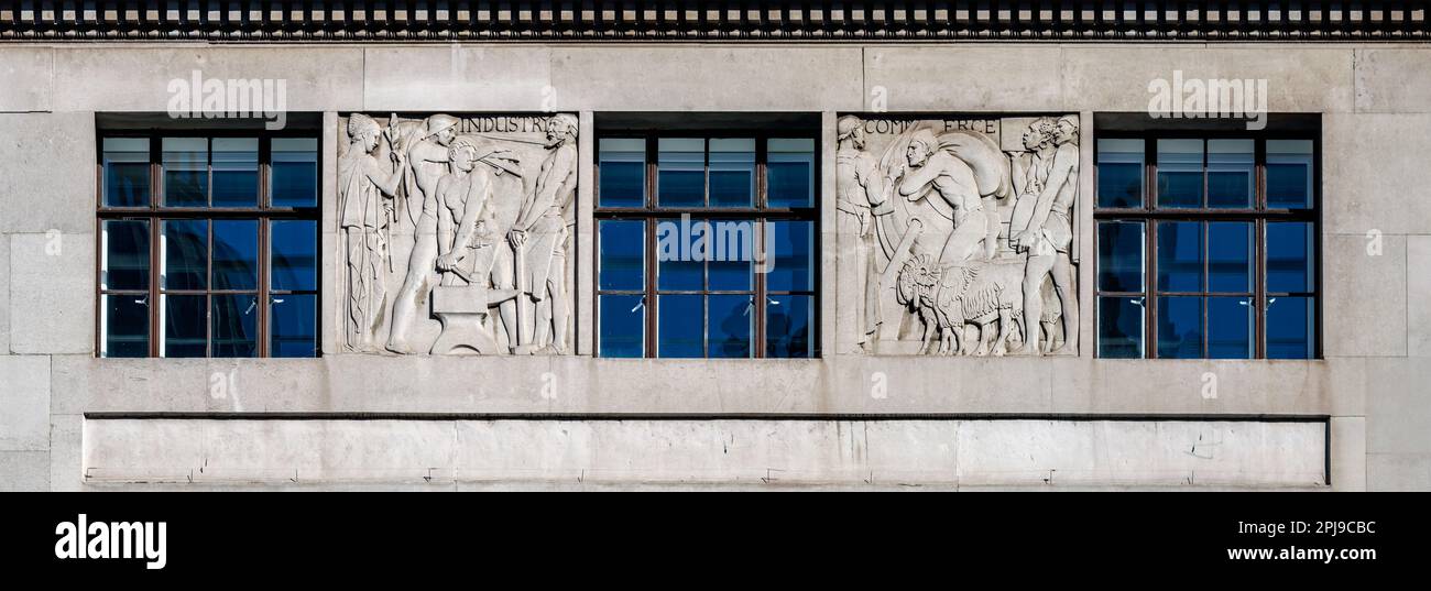 Gilbert Bayes' reliefs of Commerce and Industry on the 1935 Commercial Bank on Bothwell St. Stock Photo