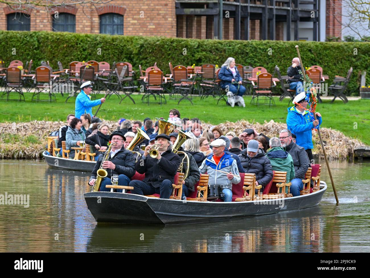 Schlepzig, Germany. 01st Apr, 2023. Brass musicians sit together with other guests on the occasion of this year's season opening in a Spreewald barge at the harbor at the Weidendom in the Spreewald village of Schlepzig. Previously, the rudel (wooden pole to move the barge) was ceremoniously handed over to a barge ferryman. At the same time in several places in the Spreewald the traditional season opening with Rudelübergabe took place. Credit: Patrick Pleul/dpa/Alamy Live News Stock Photo