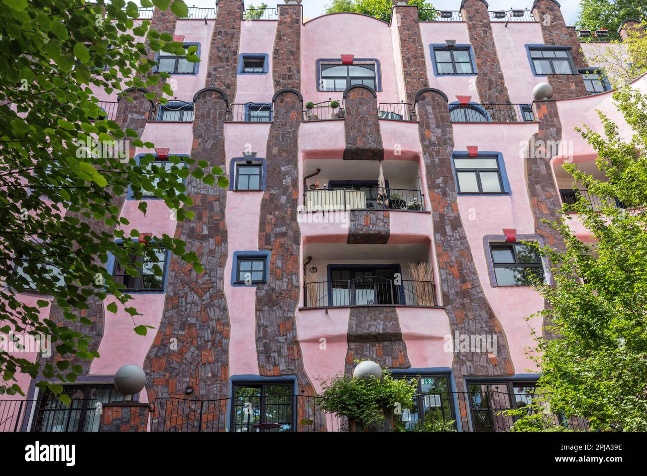 Hundertwassers Grüne Zitadelle (Green Citadel) von Magdeburg, shopping