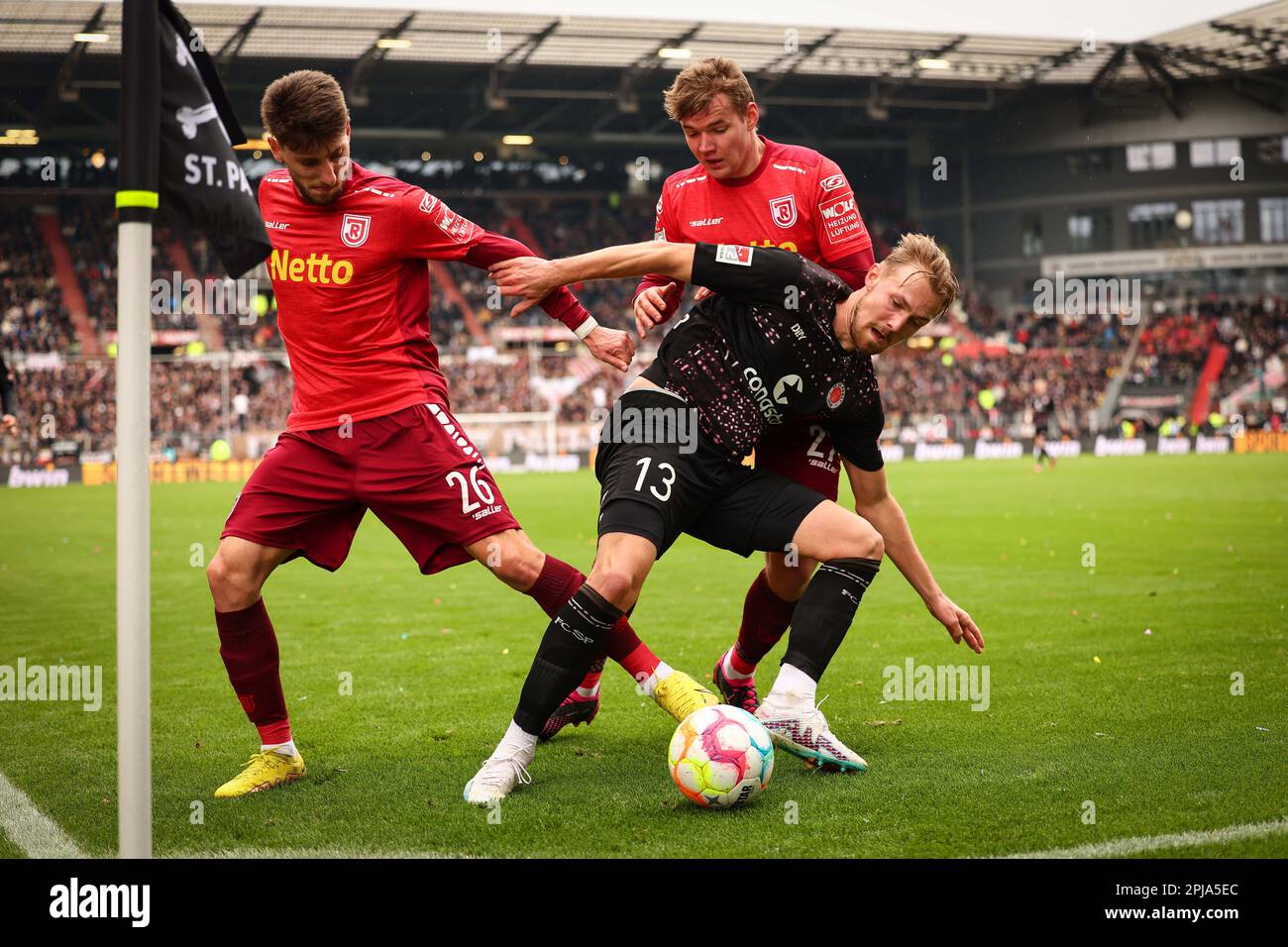 Hamburg, Germany. 01st Apr, 2023. Soccer: 2nd Bundesliga, Matchday 26, FC St. Pauli - Jahn Regensburg at Millerntor Stadium. St. Pauli's Lukas Daschner (center) battles for the ball with Regensburg's Charalambos Makridis (left) and Lasse Günther. Credit: Christian Charisius/dpa - IMPORTANT NOTE: In accordance with the requirements of the DFL Deutsche Fußball Liga and the DFB Deutscher Fußball-Bund, it is prohibited to use or have used photographs taken in the stadium and/or of the match in the form of sequence pictures and/or video-like photo series./dpa/Alamy Live News Stock Photo