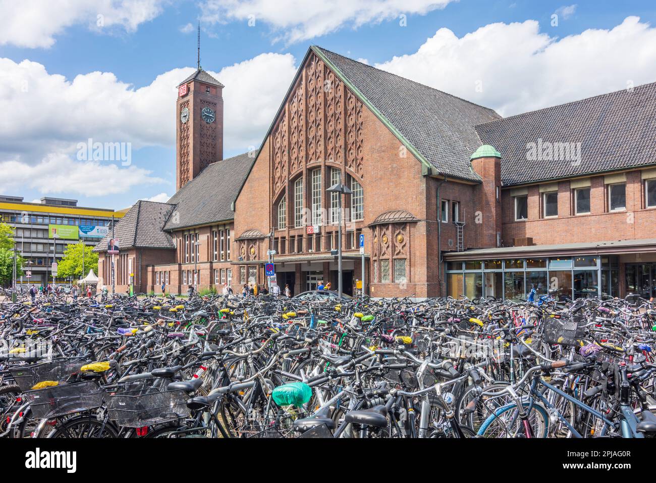 Oldenburg Oldenburg Hauptbahnhof railway station, bicycle parking