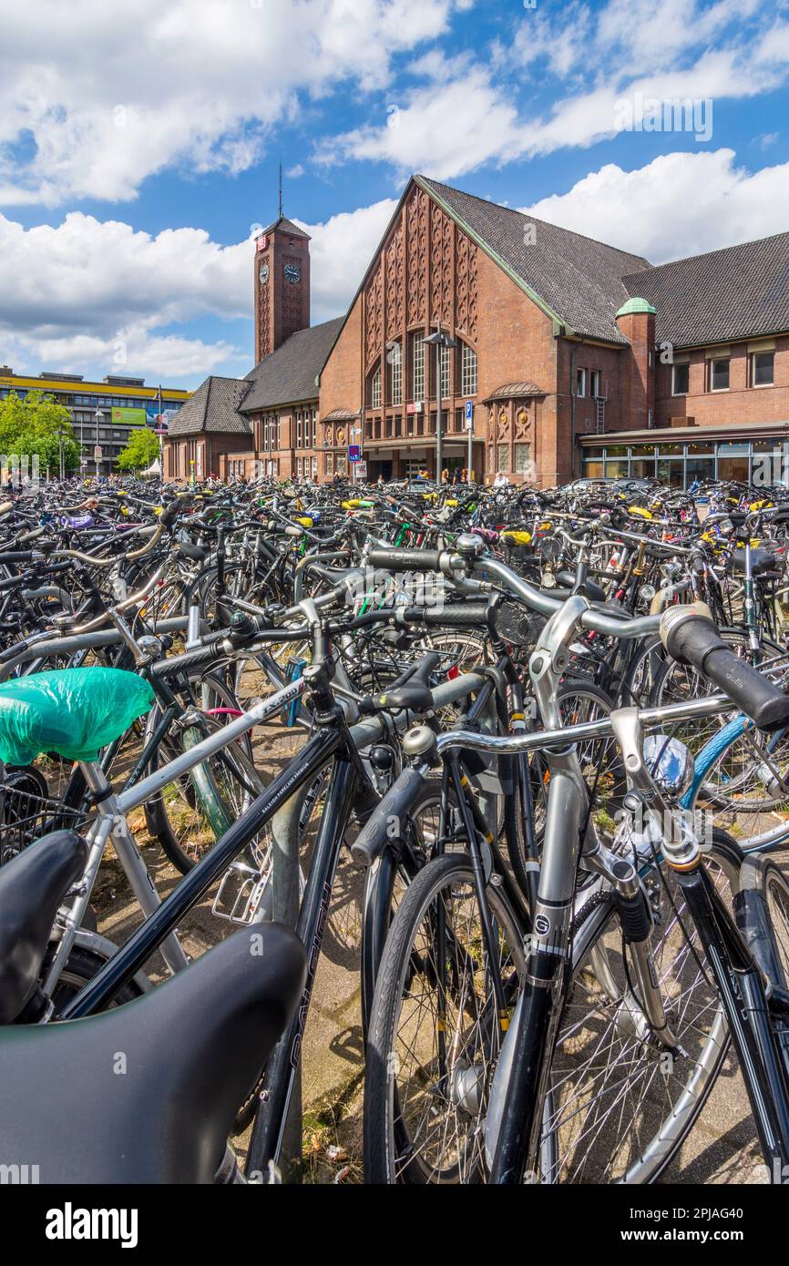 Oldenburg Oldenburg Hauptbahnhof railway station, bicycle parking