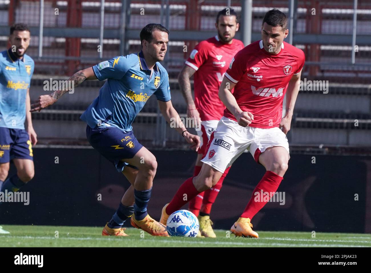 Perugia, Italy. 02nd Apr, 2023. gelli francesco (n.14 frosinone calcio) v aleandro rosi (n.2 difensore perugia calcio) during AC Perugia vs Frosinone Calcio, Italian soccer Serie B match in Perugia, Italy, April 02 2023 Credit: Independent Photo Agency/Alamy Live News Stock Photo